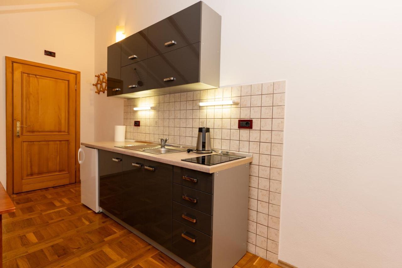 Apartman Miramare Оточац Экстерьер фото