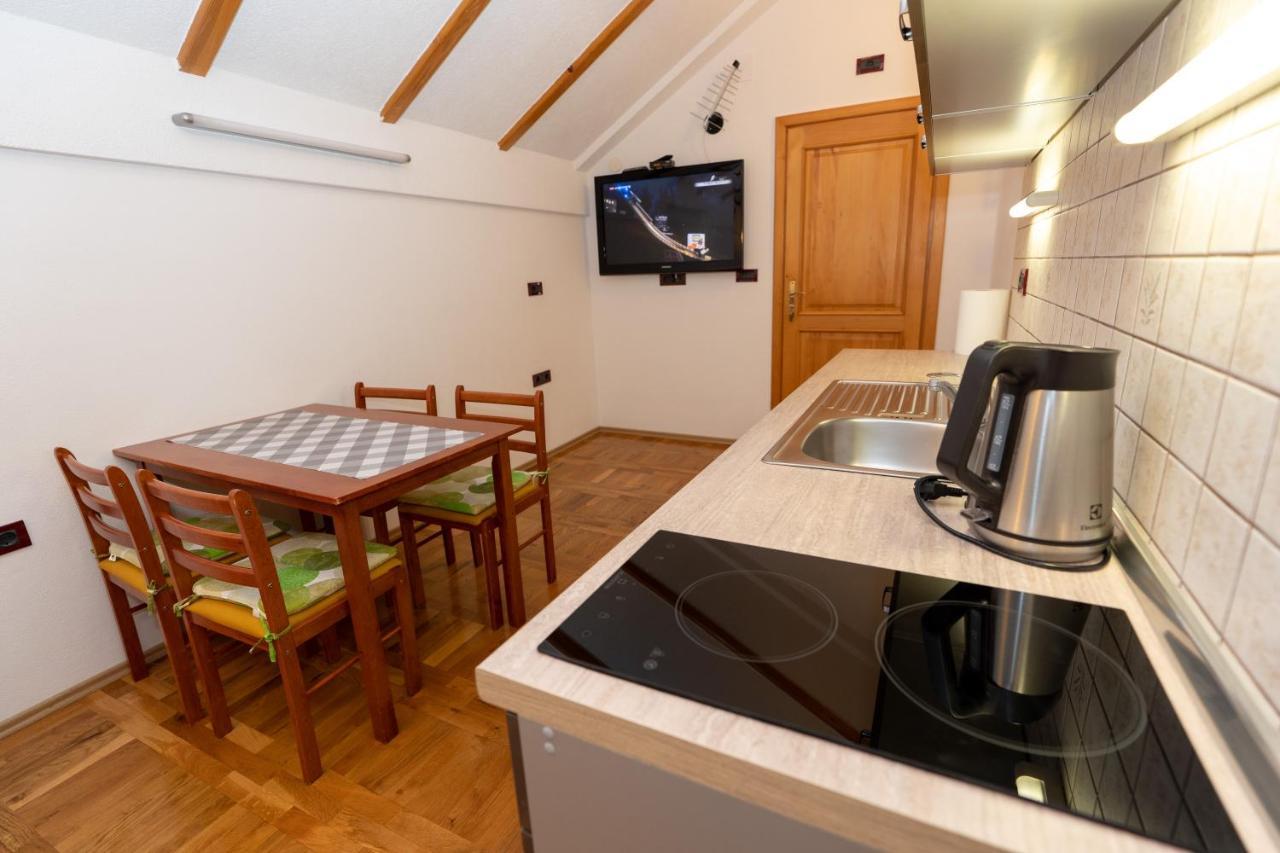 Apartman Miramare Оточац Экстерьер фото