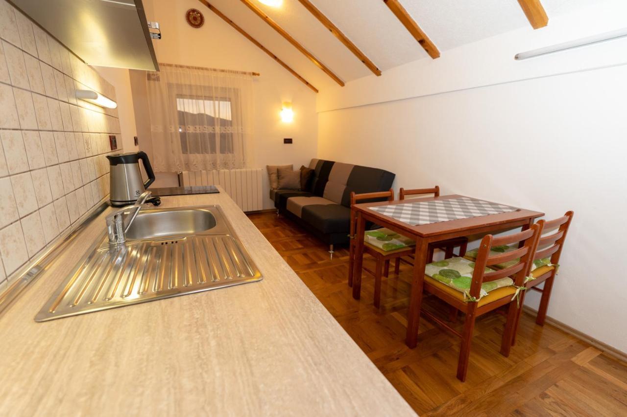 Apartman Miramare Оточац Экстерьер фото