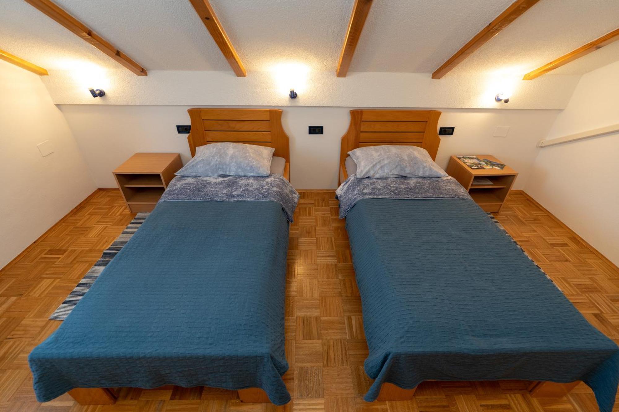 Apartman Miramare Оточац Экстерьер фото
