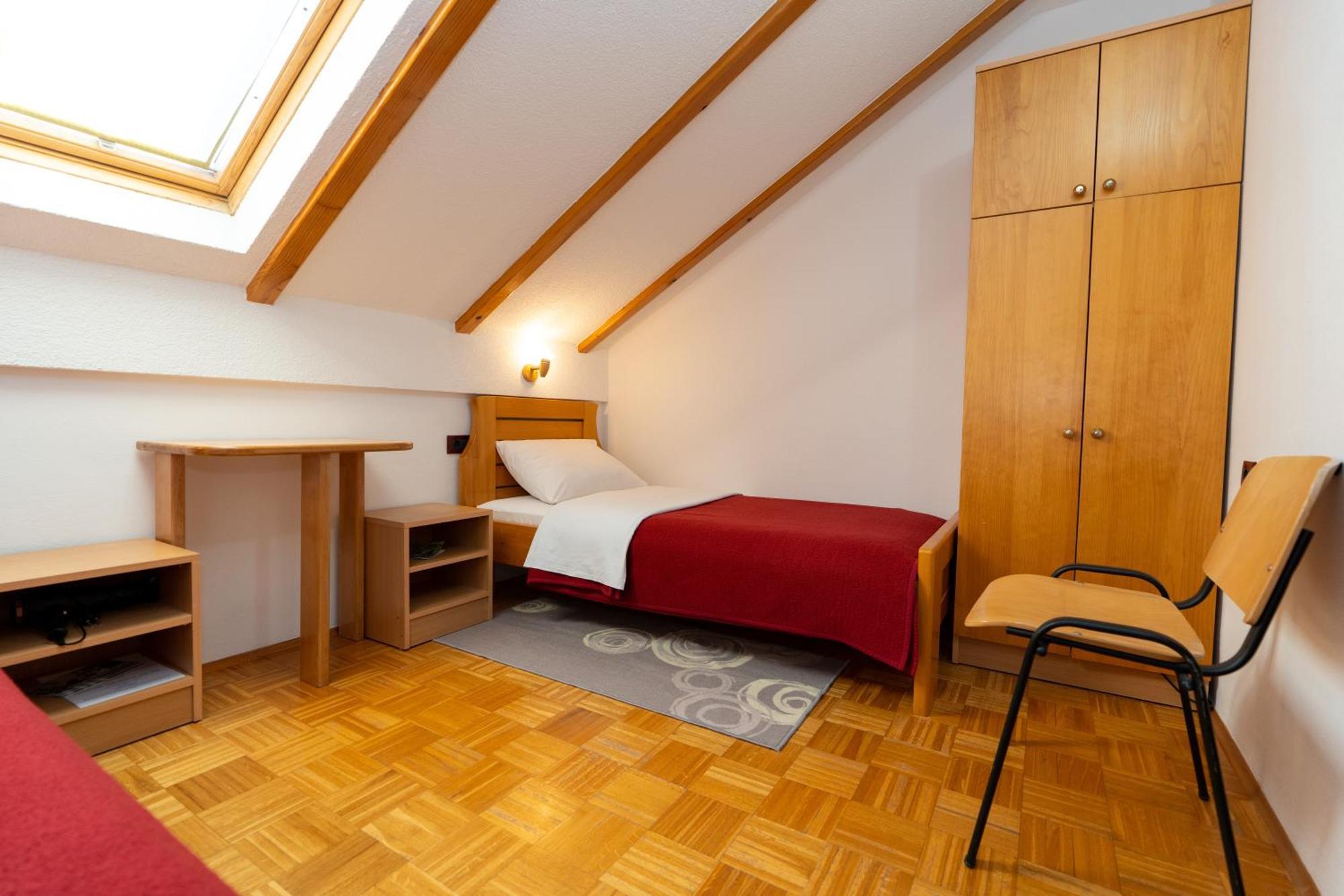 Apartman Miramare Оточац Экстерьер фото