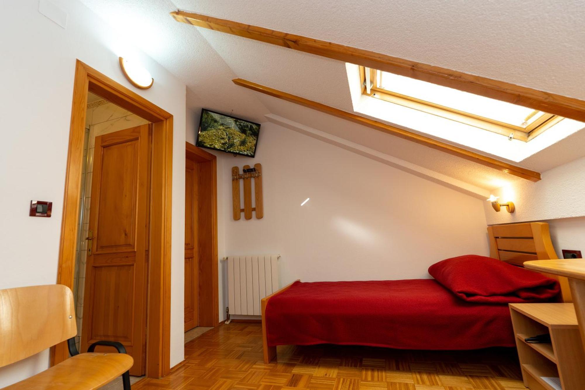 Apartman Miramare Оточац Экстерьер фото