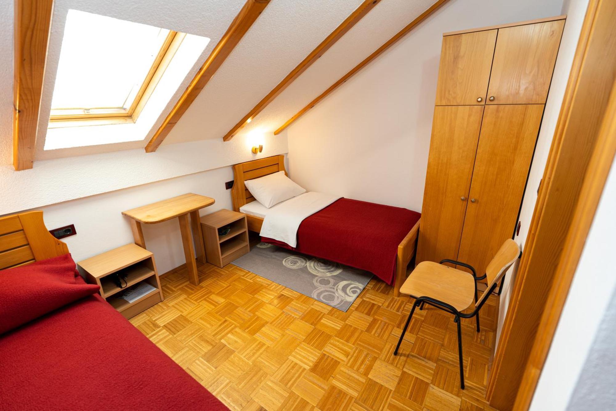 Apartman Miramare Оточац Экстерьер фото