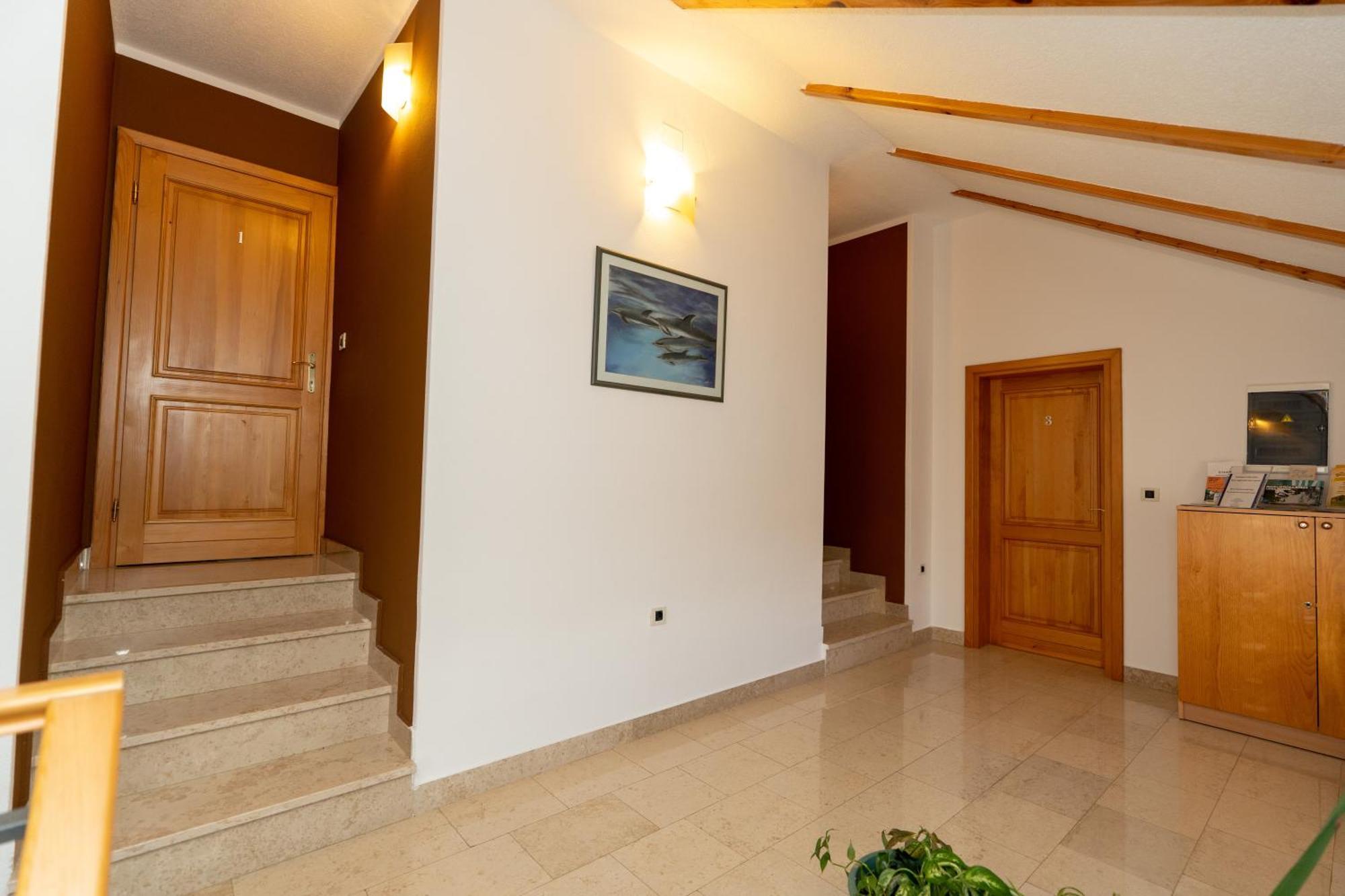 Apartman Miramare Оточац Экстерьер фото