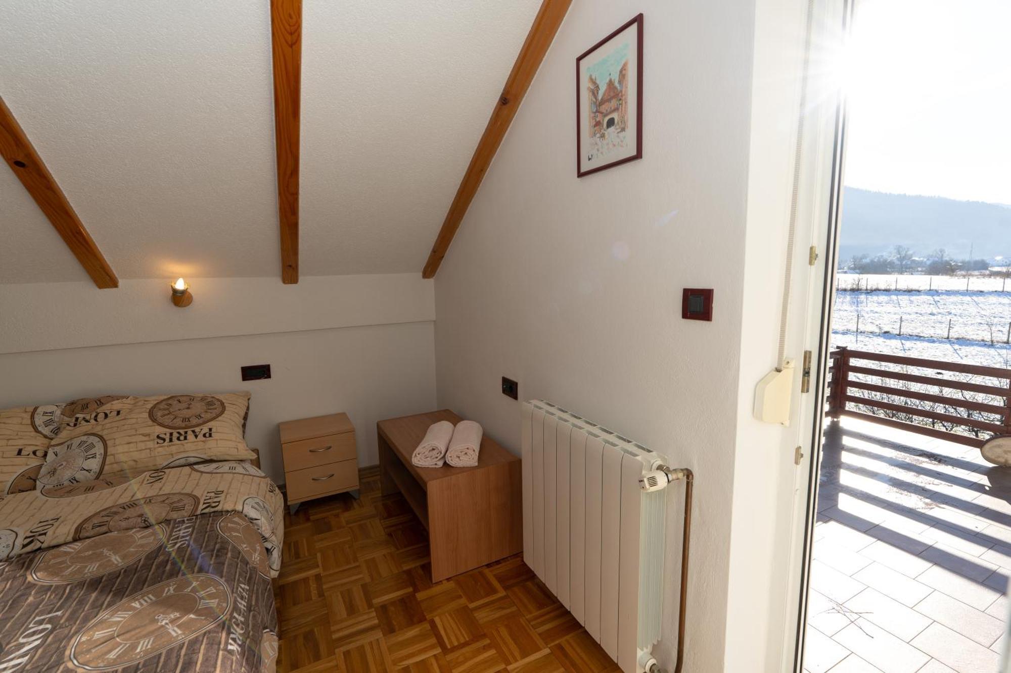 Apartman Miramare Оточац Экстерьер фото