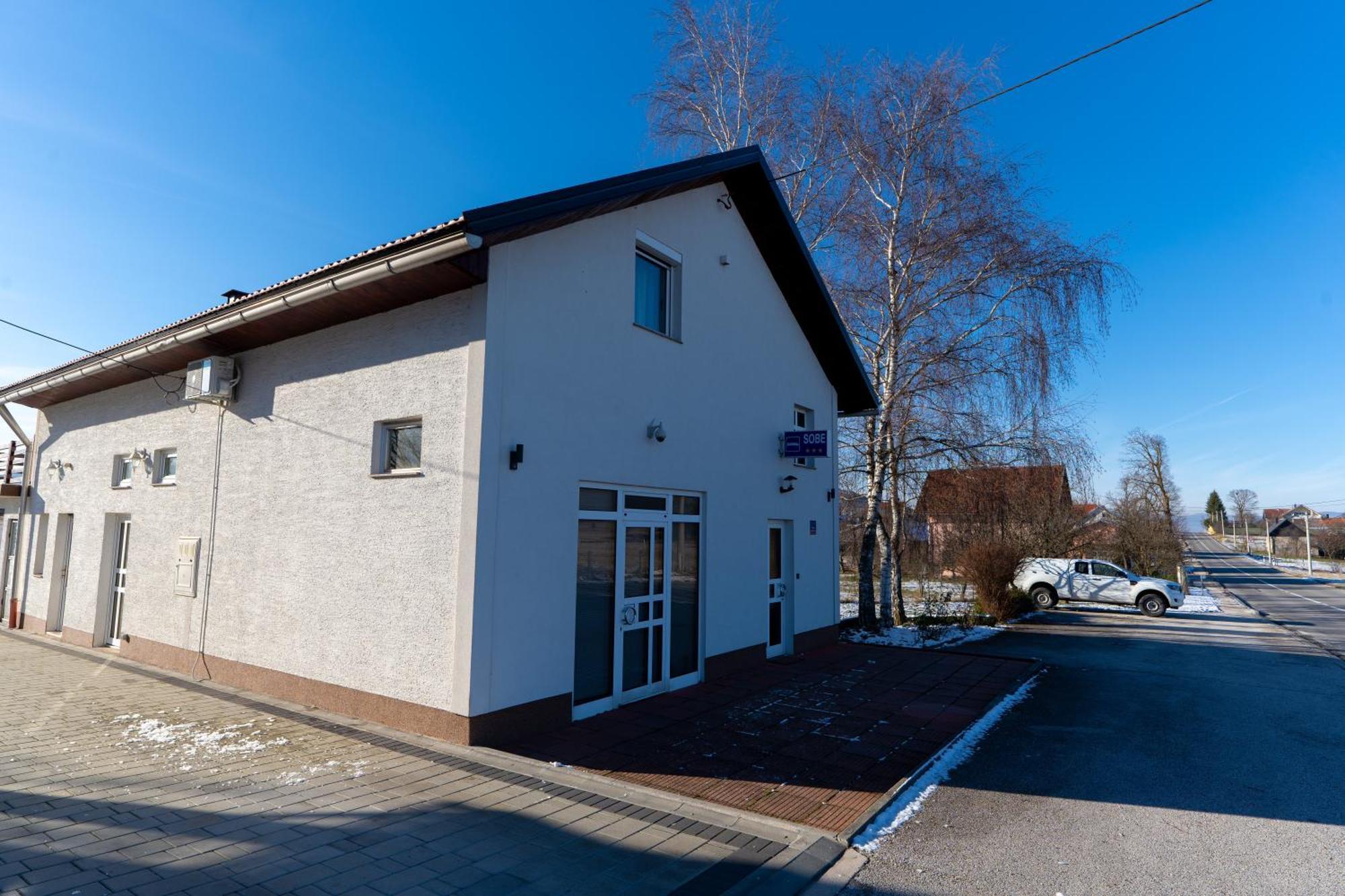 Apartman Miramare Оточац Экстерьер фото