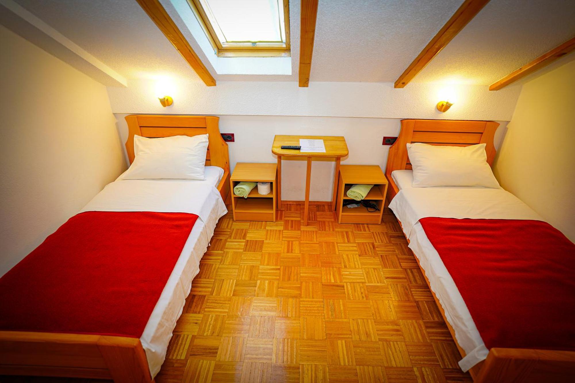 Apartman Miramare Оточац Экстерьер фото