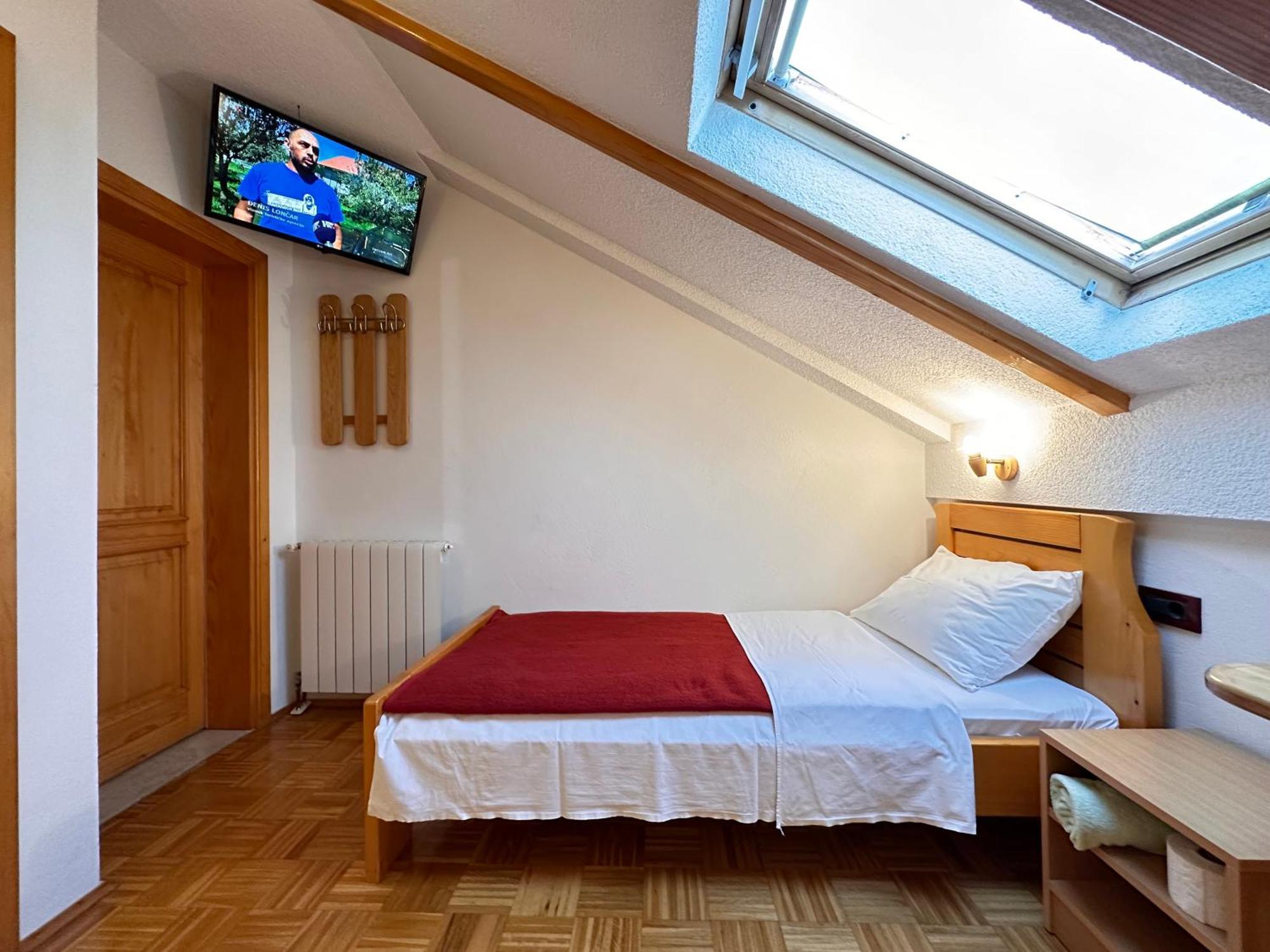 Apartman Miramare Оточац Экстерьер фото
