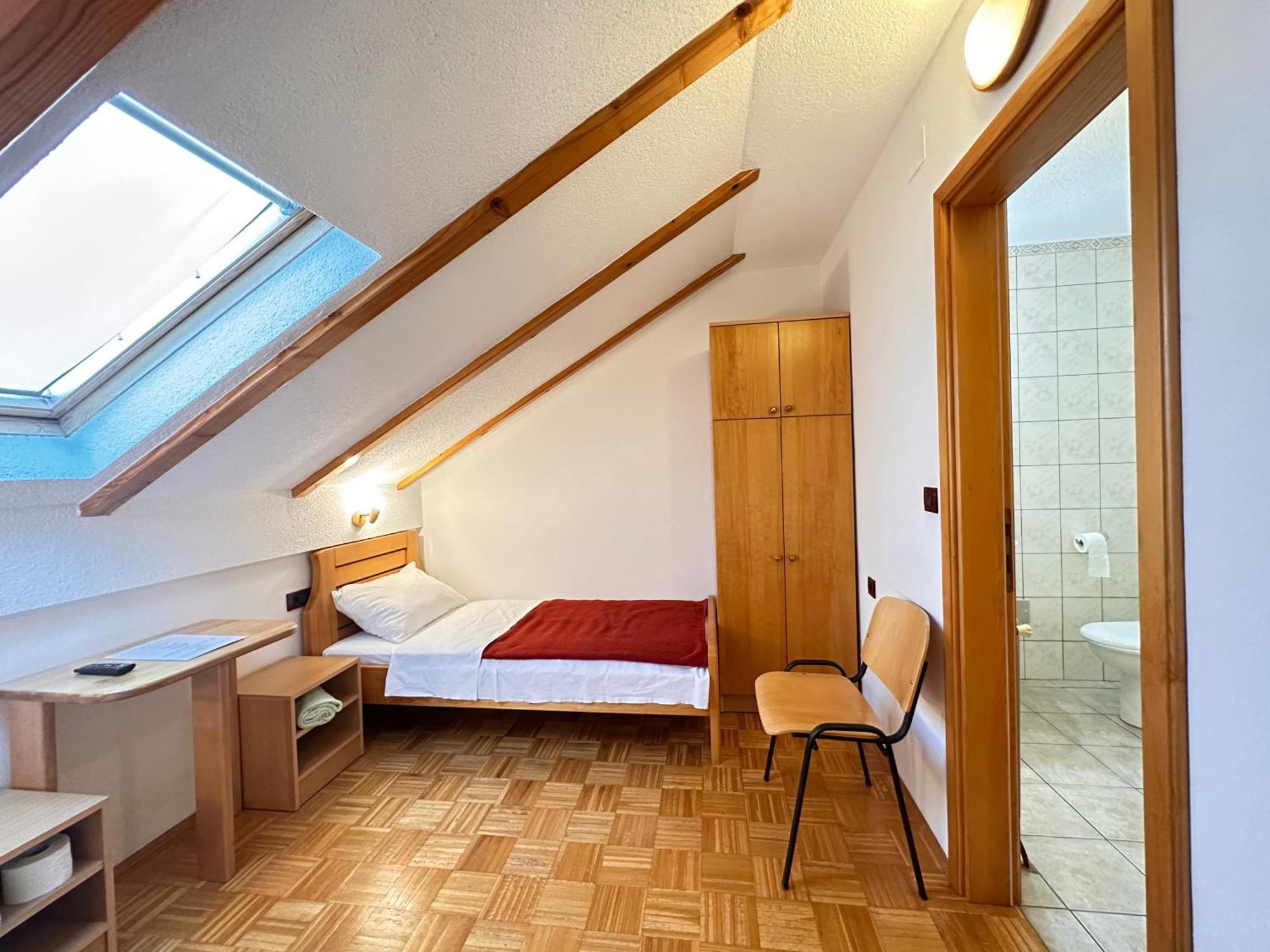 Apartman Miramare Оточац Экстерьер фото