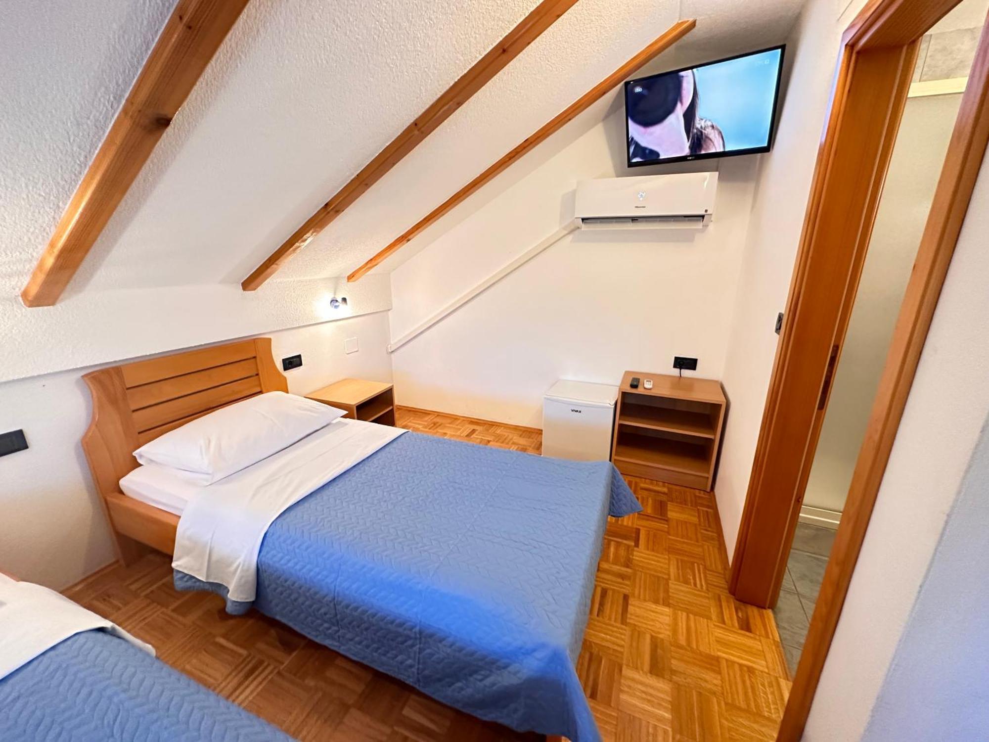 Apartman Miramare Оточац Экстерьер фото
