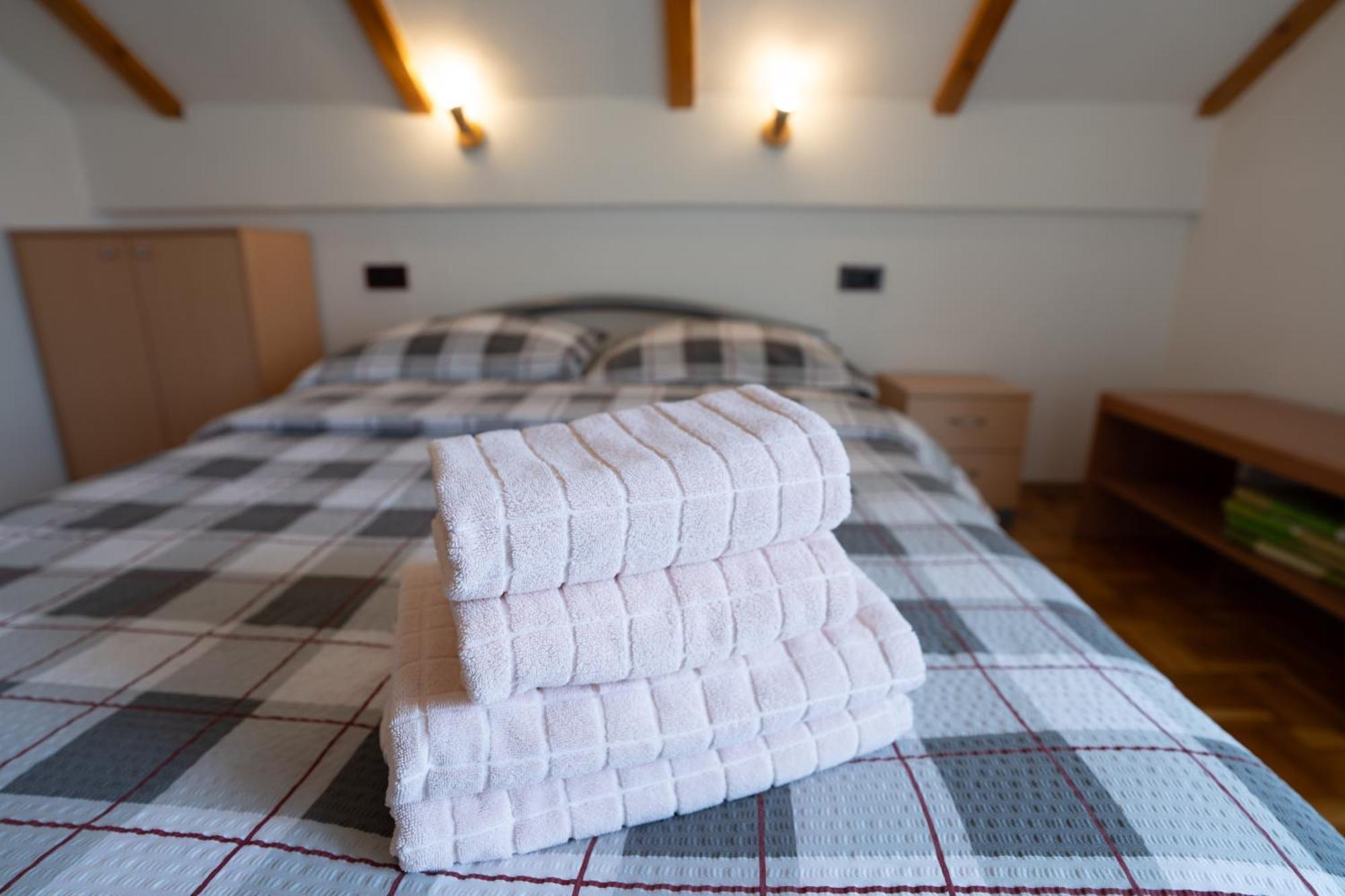 Apartman Miramare Оточац Экстерьер фото
