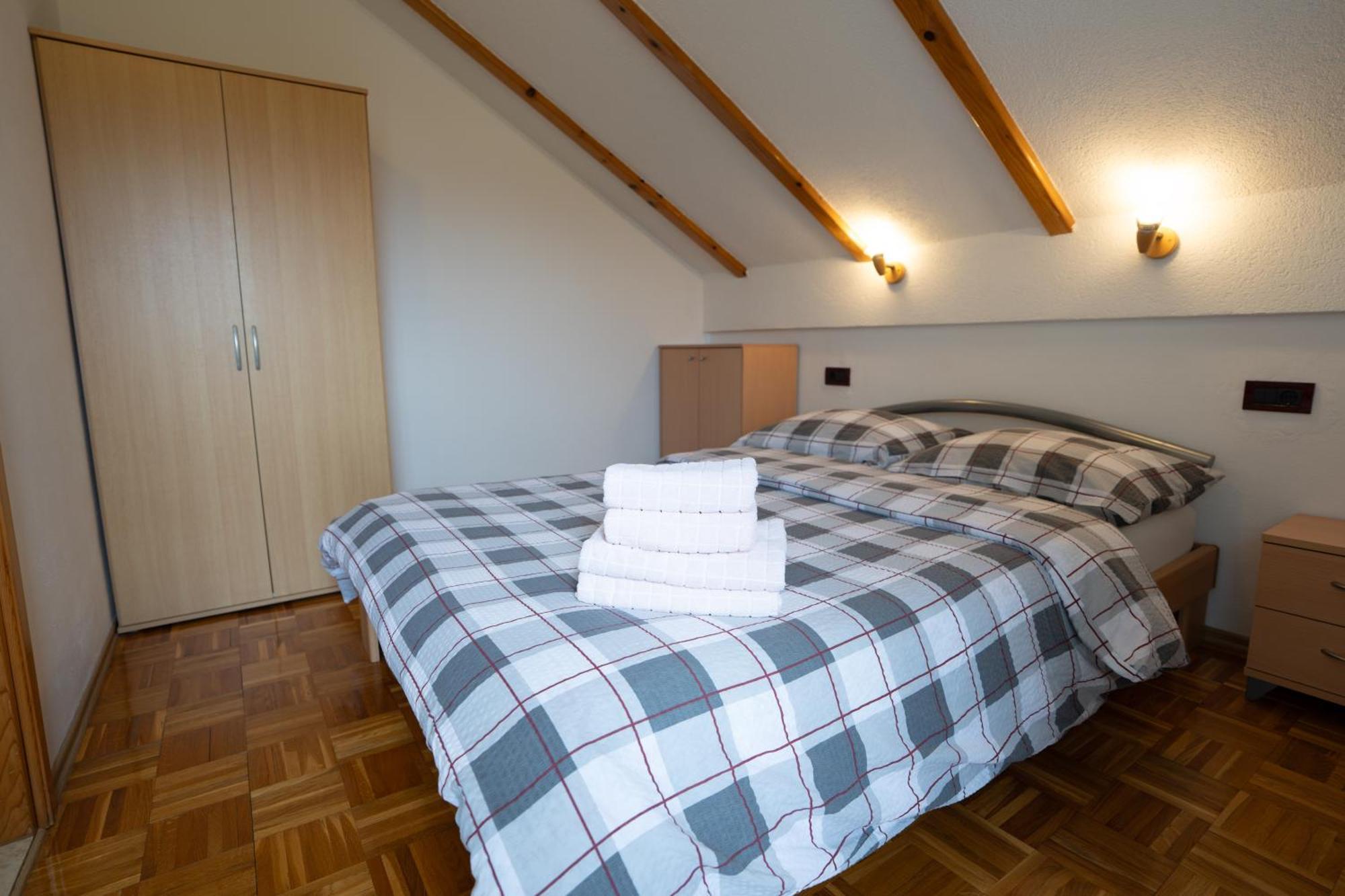 Apartman Miramare Оточац Экстерьер фото