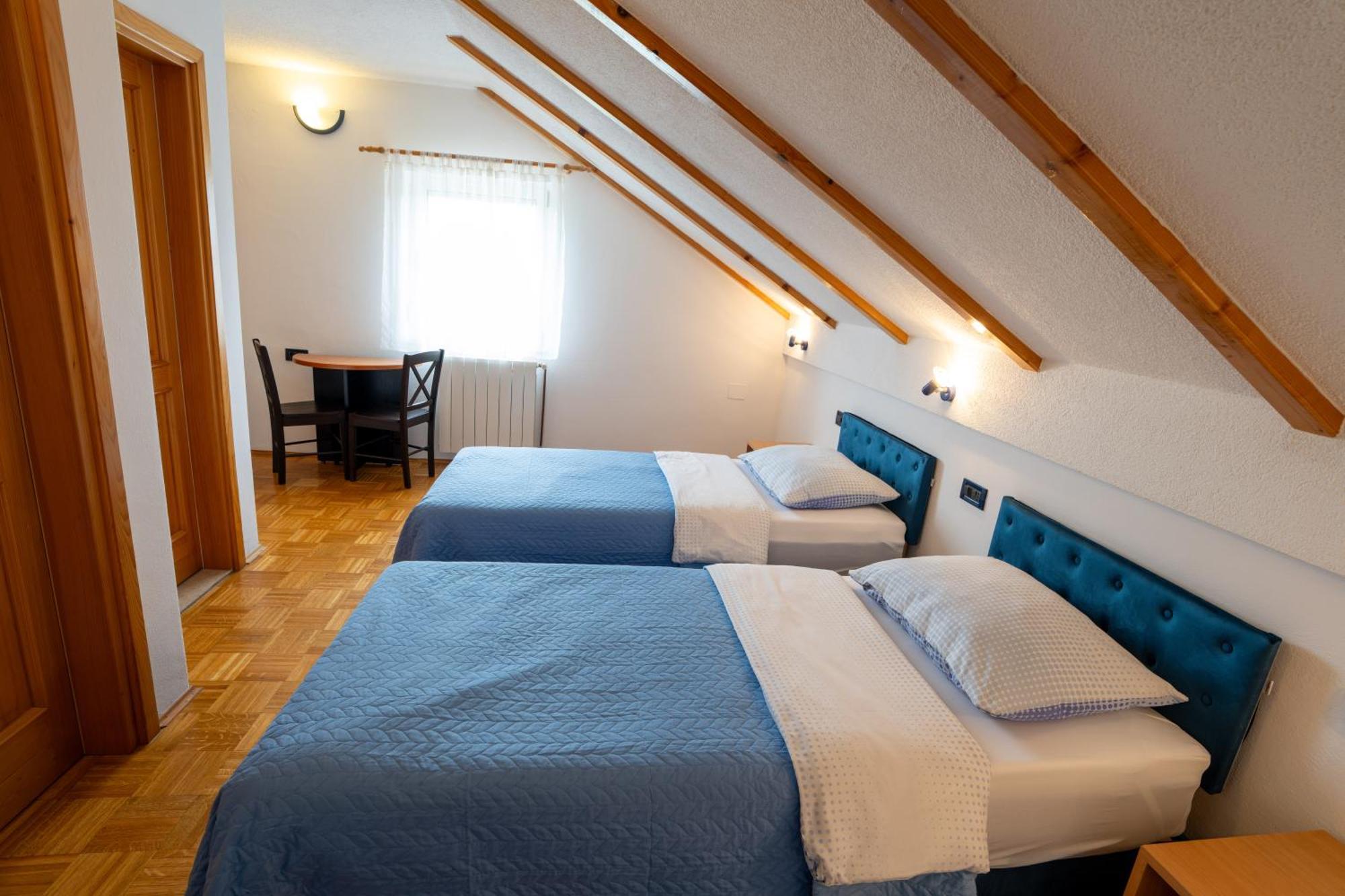 Apartman Miramare Оточац Экстерьер фото