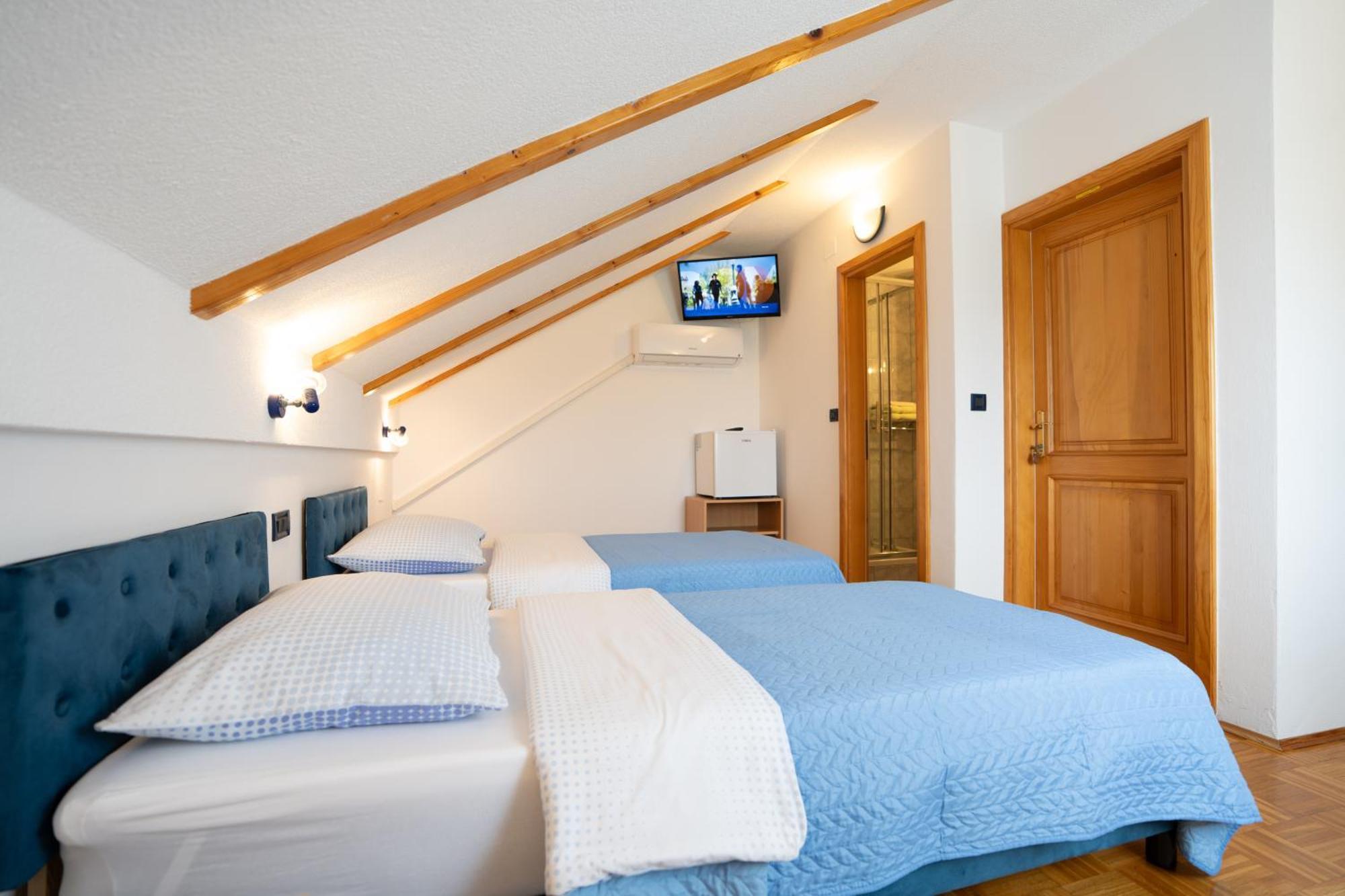 Apartman Miramare Оточац Экстерьер фото