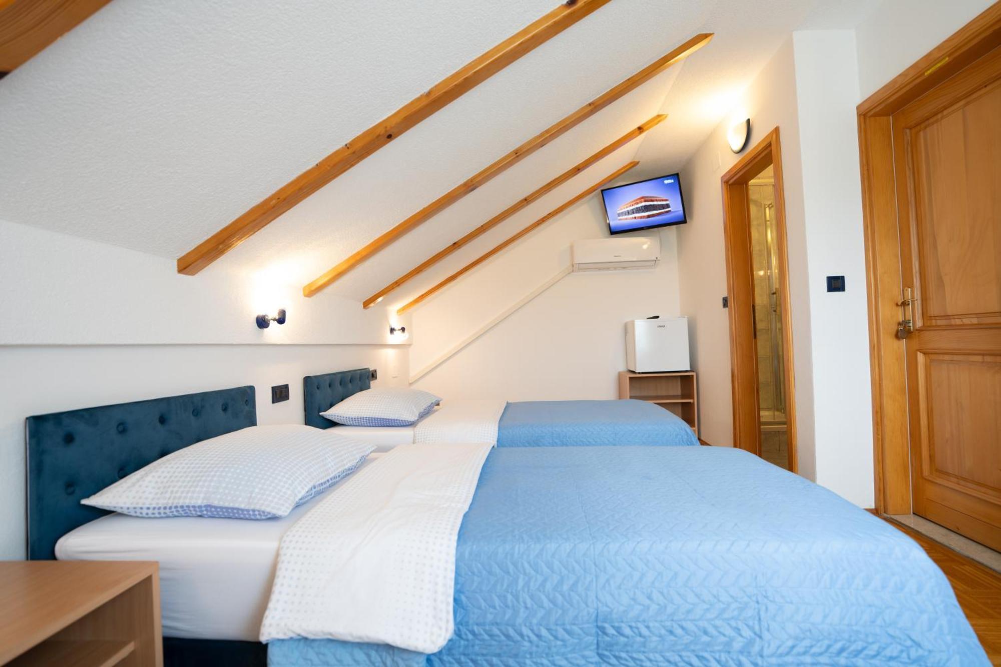 Apartman Miramare Оточац Экстерьер фото