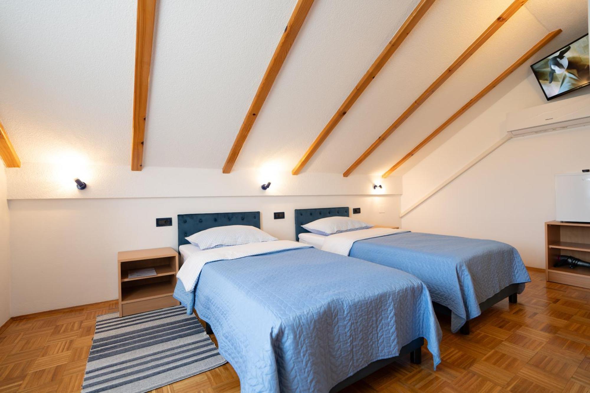 Apartman Miramare Оточац Экстерьер фото