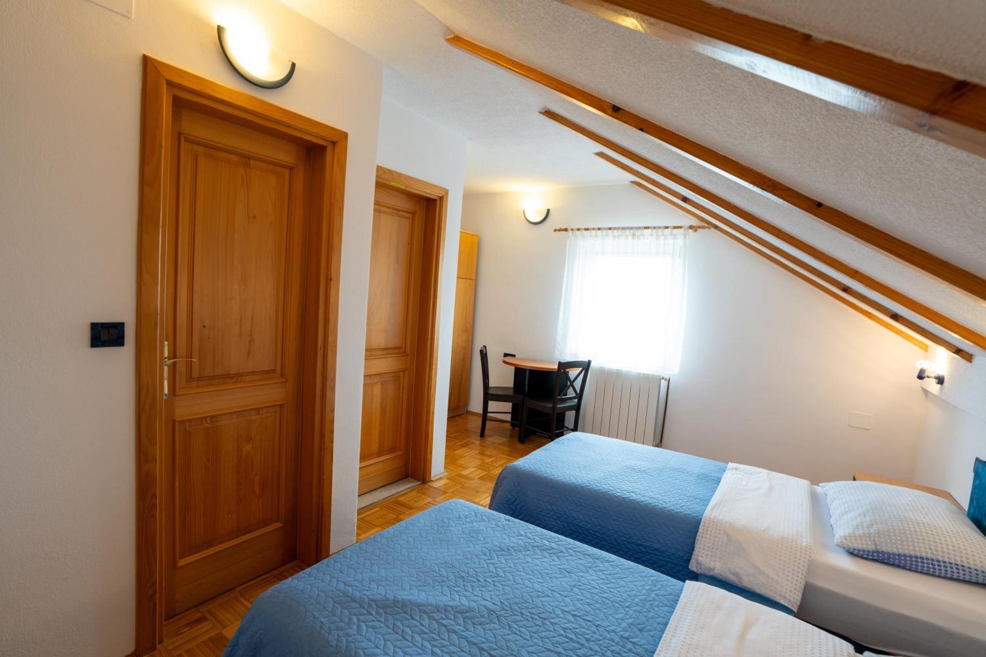 Apartman Miramare Оточац Экстерьер фото