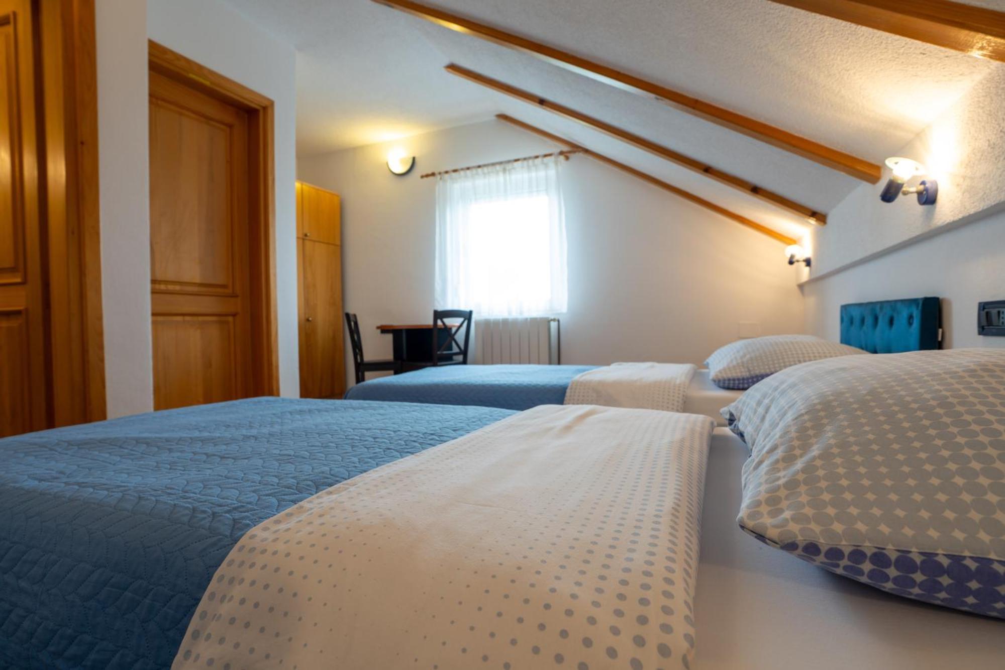 Apartman Miramare Оточац Экстерьер фото