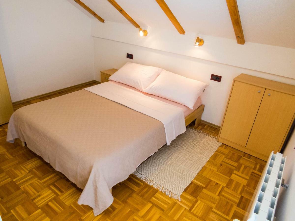 Apartman Miramare Оточац Экстерьер фото